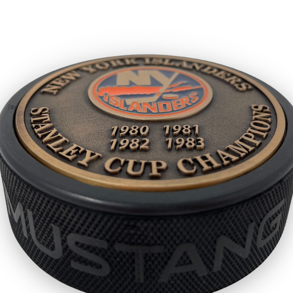 New York Islanders Puck - 50th Anniversary Medallion, HHOF